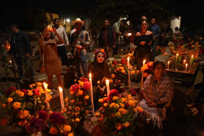 Muertos mexiko toten cemetery friedhof mixquic istock