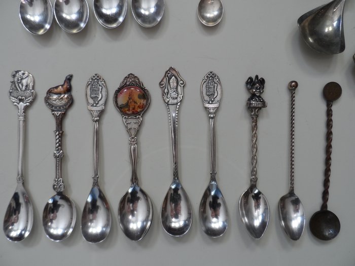 Teaspoons colour